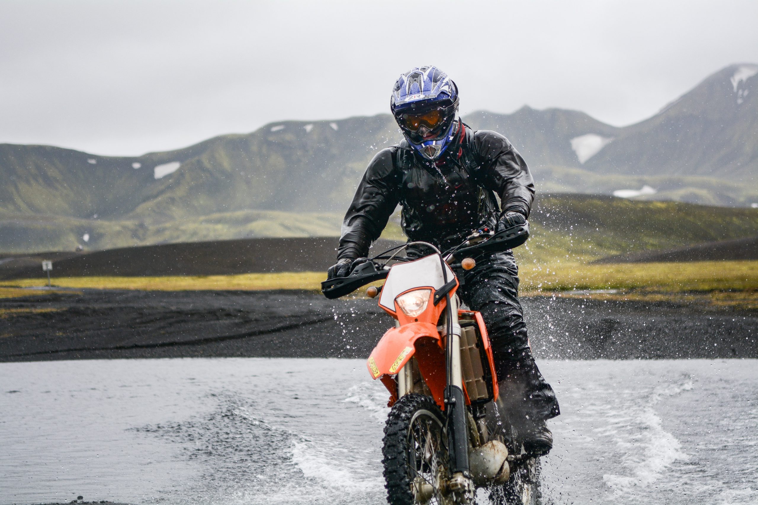 Hva skal jeg gjøre med en motorsykkel som har tatt på seg vann?