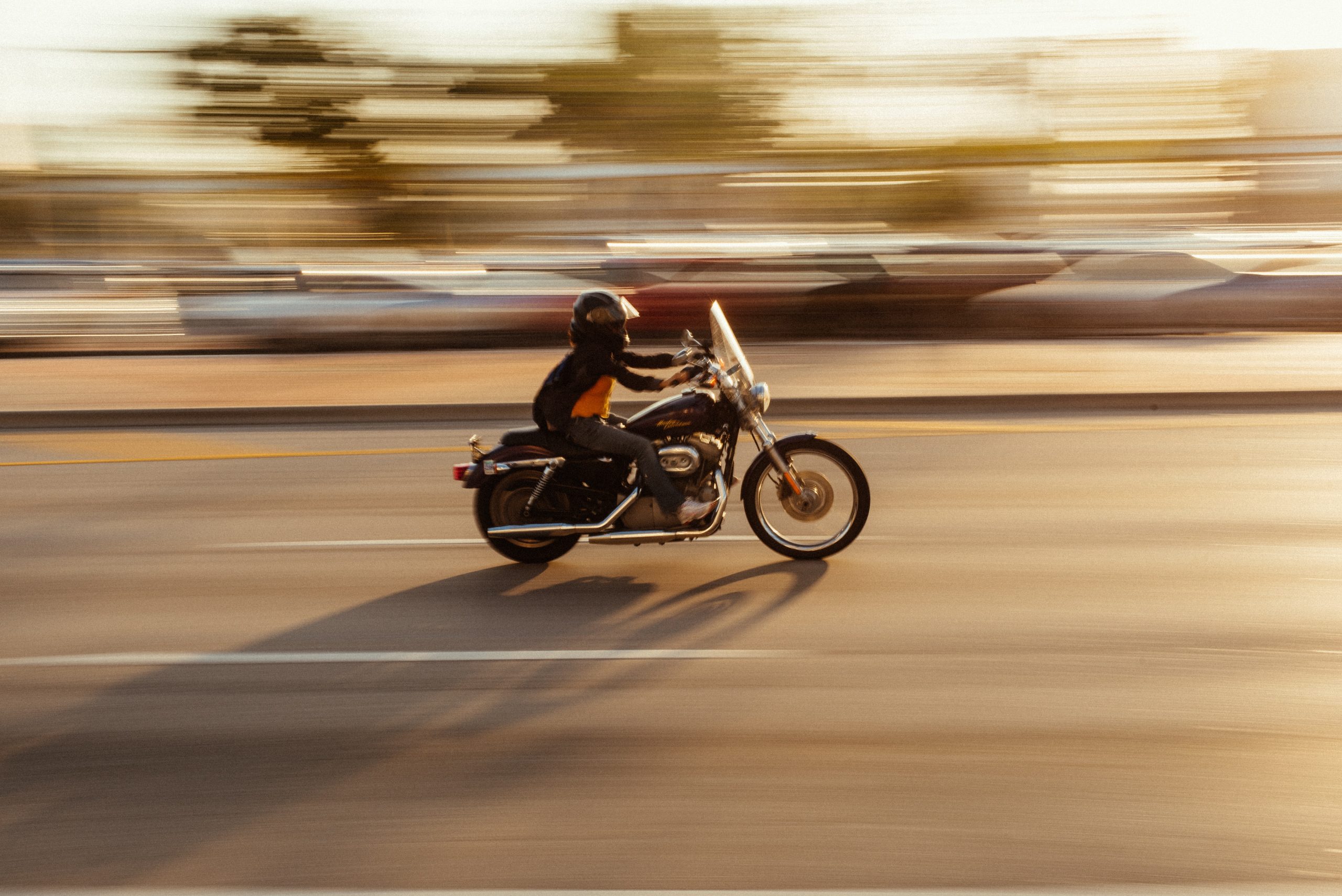 My motorcycle accelerates on its own: what to do?