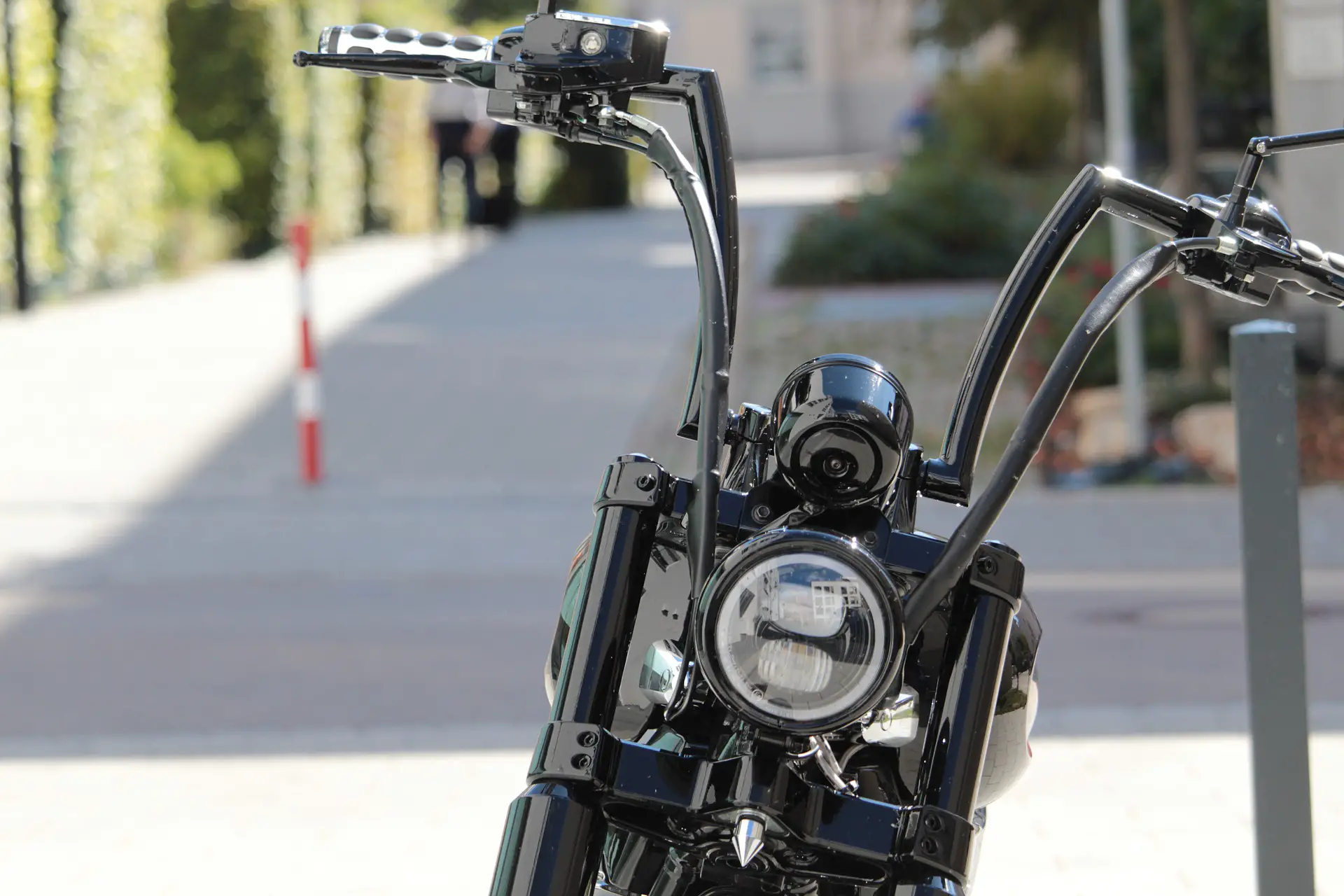 移動するオートバイのハンドルバーをどうするか？