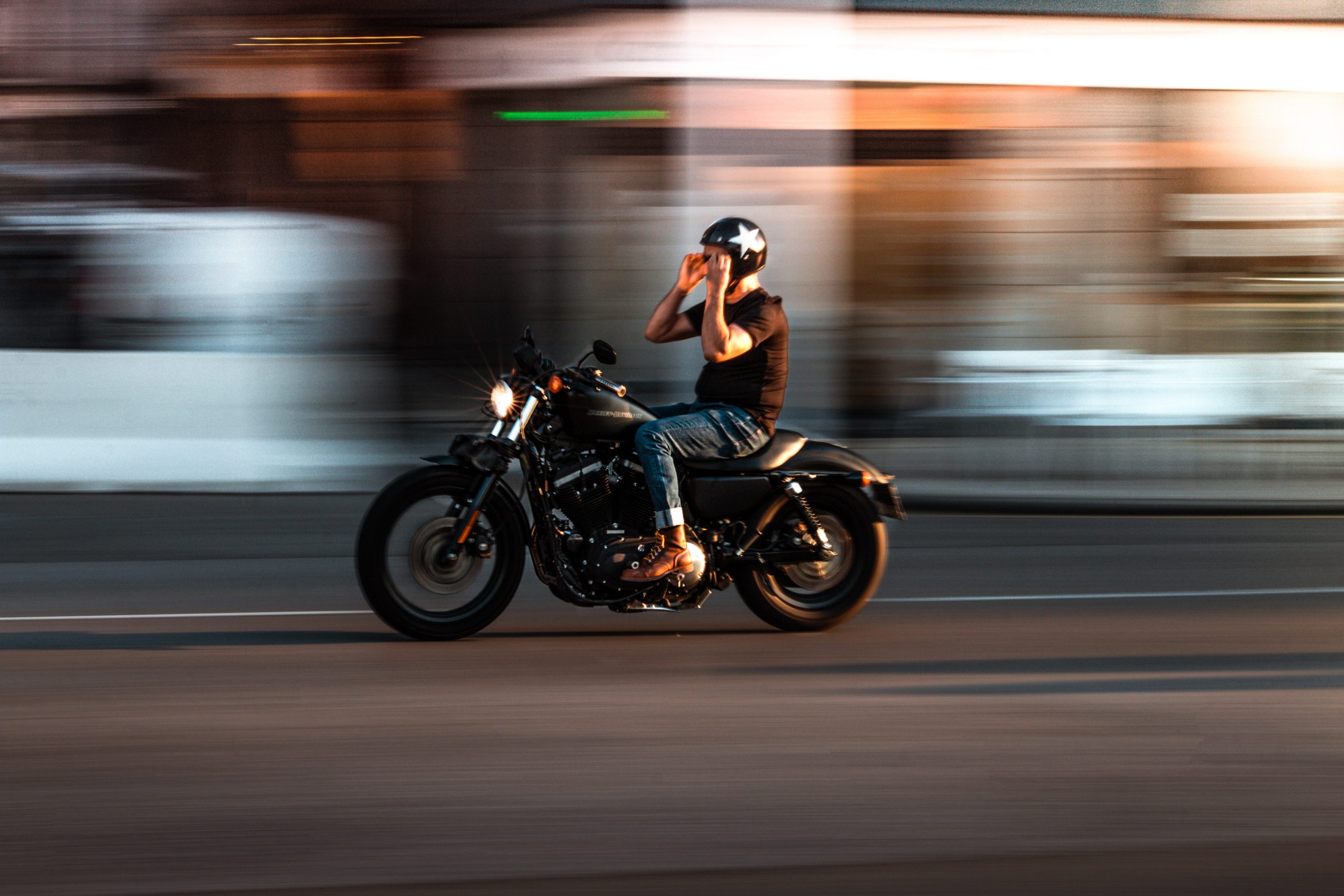 Moto qui guidonne quand on lache les mains, que faire ?