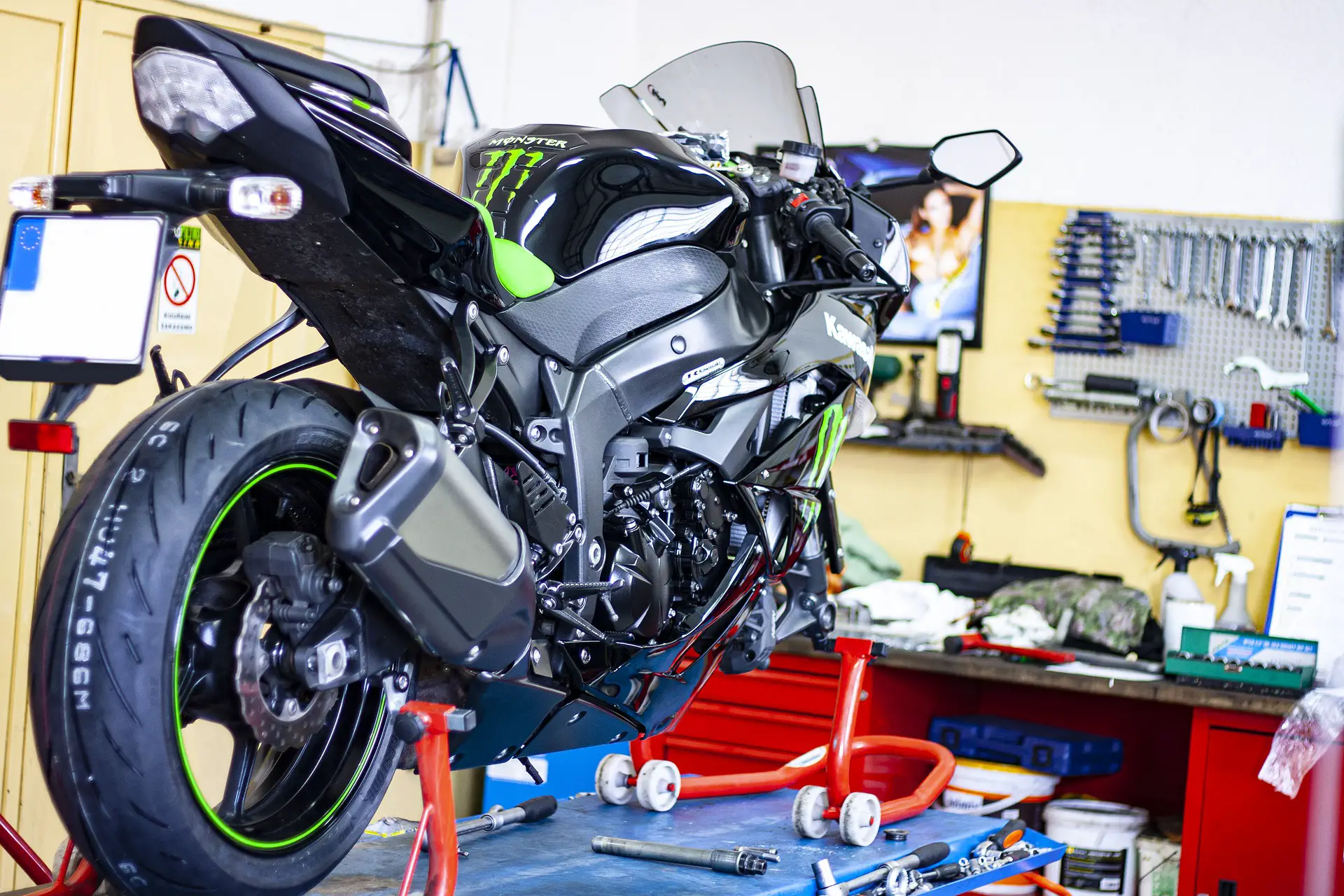 Wie wechselt man ein Motorradkurbelgehäuse?
