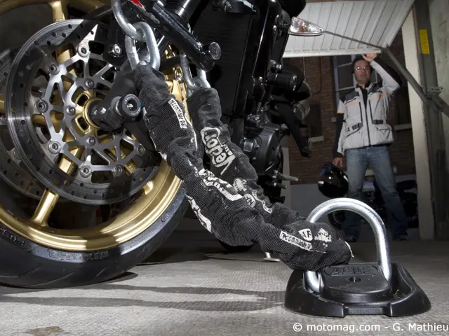 Comment mettre une chaine antivol à votre moto ?