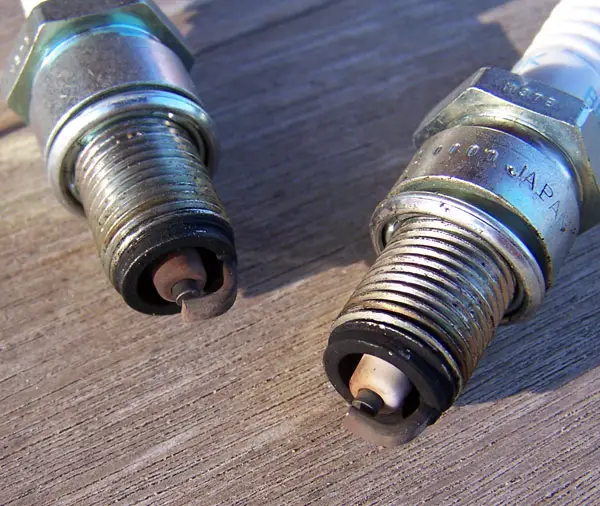 Symptômes d'une bougie de moto hs défaillante :