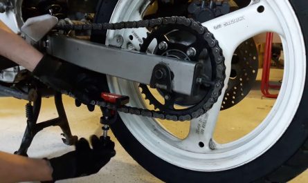 Was tun mit einer schleifenden Motorradkette?