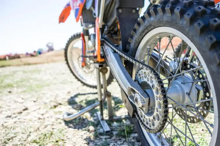 Was tun mit einer Motorradkette, die sich schnell entspannt?