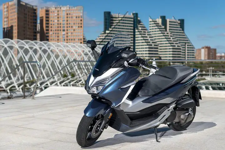 ¿Cómo elegir el scooter 125 que conduce más rápido?