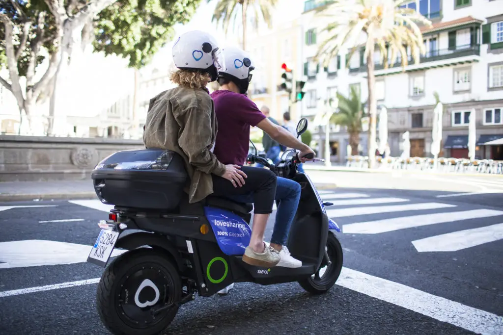 Hoe te remmen met een scooter?