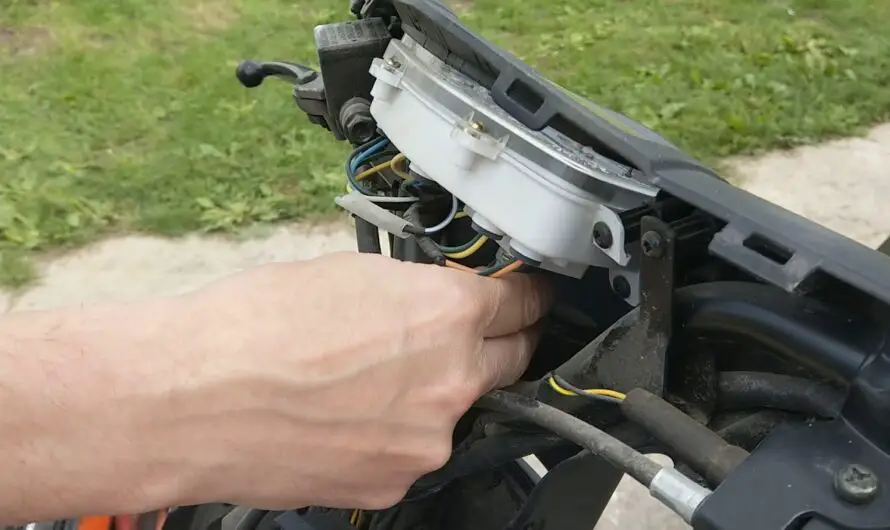 Comment changer l’ampoule de votre scooter Kymco?
