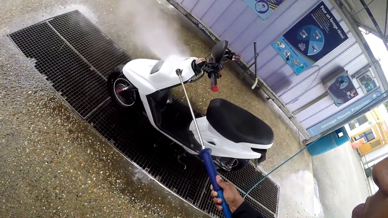 Comment laver un scooter ?
